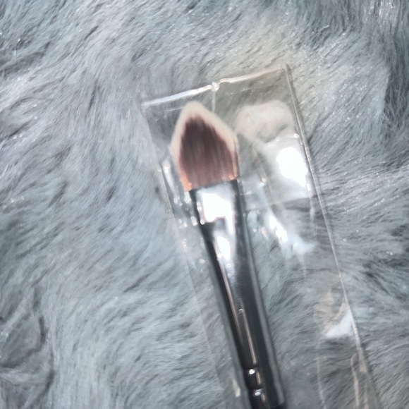 MORPHE POINTED CONCEALER BRUSH M705 - Picture 4 of 6